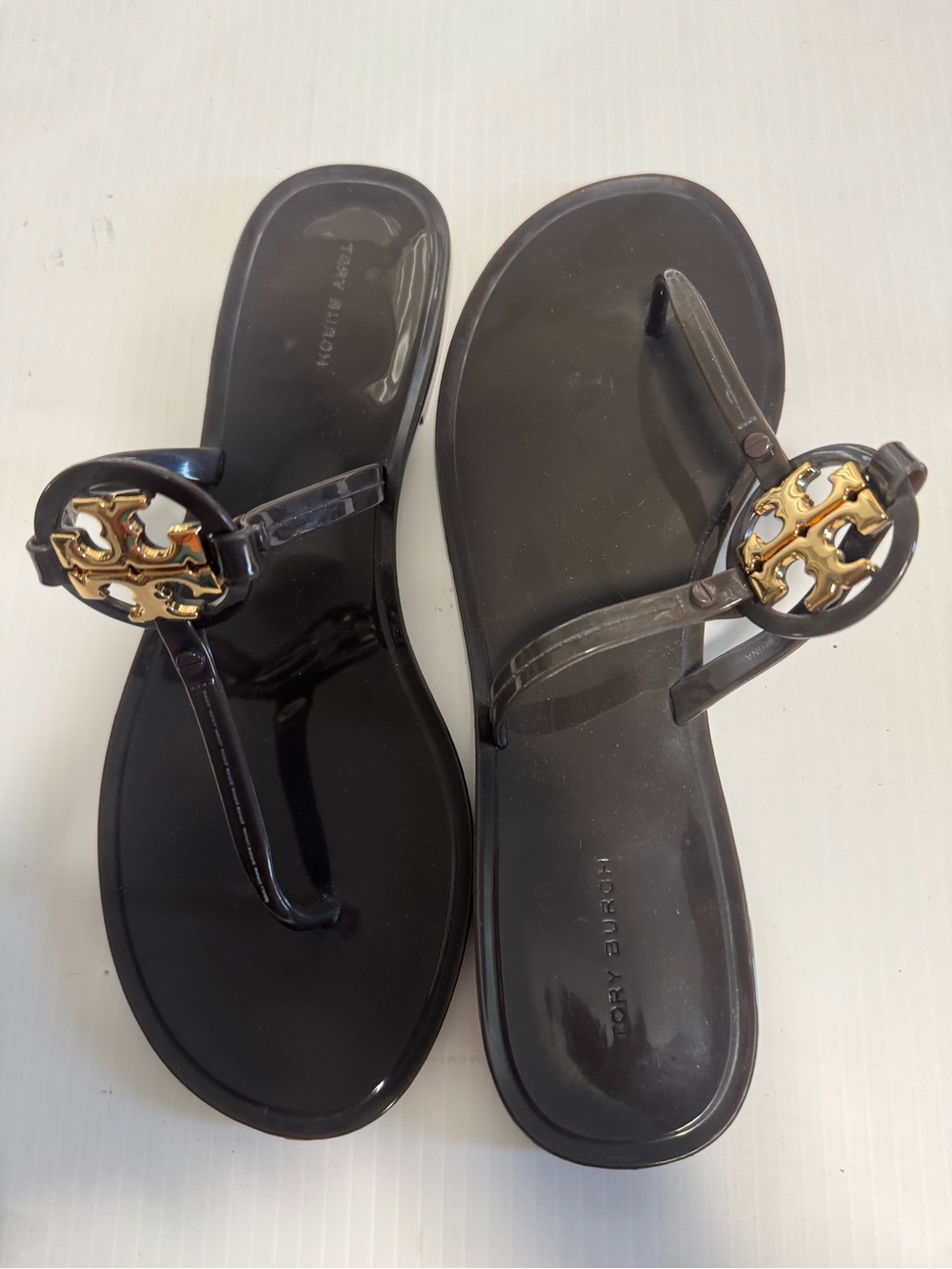 Tory Burch Dark Brown Women's Jelly Thong Sandals with Gold Logo Accent - Picture 2 of 4